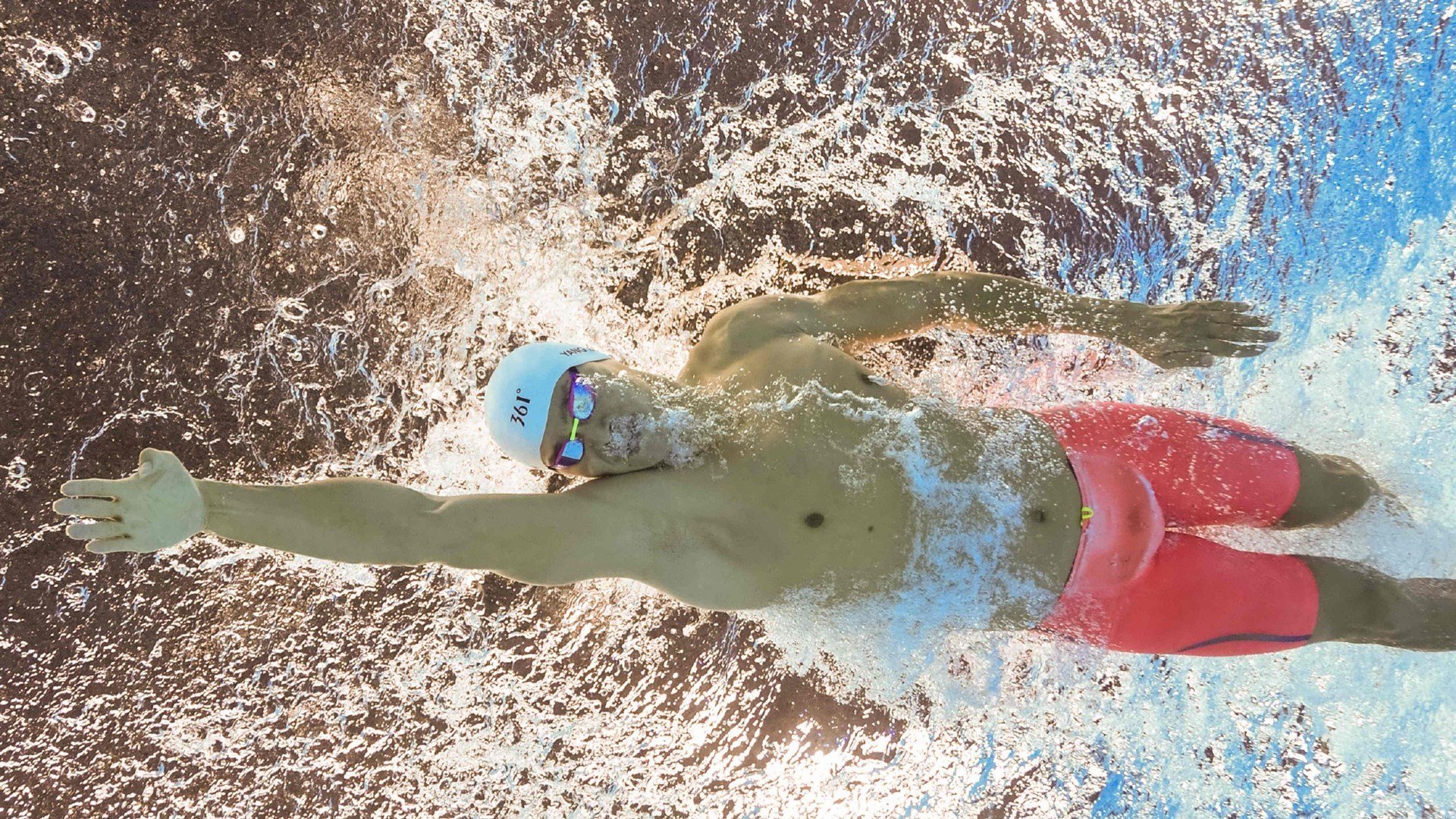 电竞选手转型教练，助力培养下一代电竞明星，电竞职业选手训练视频