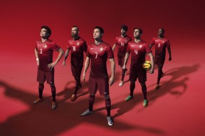 绿军球员全力以赴，为球队取得胜利贡献力量，绿军球星