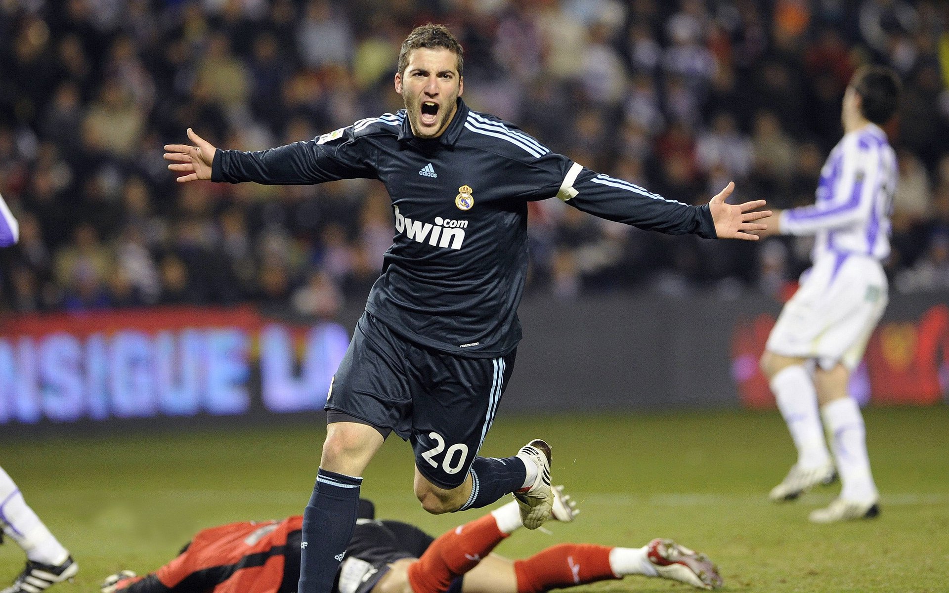 法兰克福鹰队继续高歌，余威尚存再续传奇，法兰克福鹰王迈尔